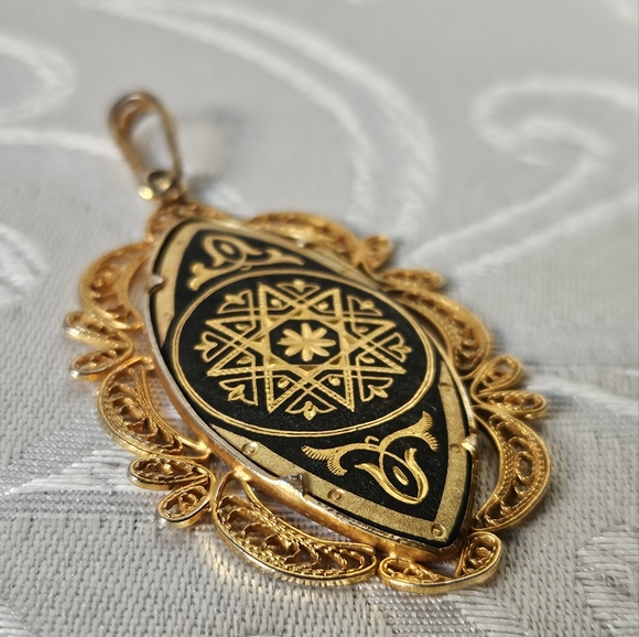 Vintage Damascene Etched Floral Design Gold Tone Pendant - Picture 2 of 7